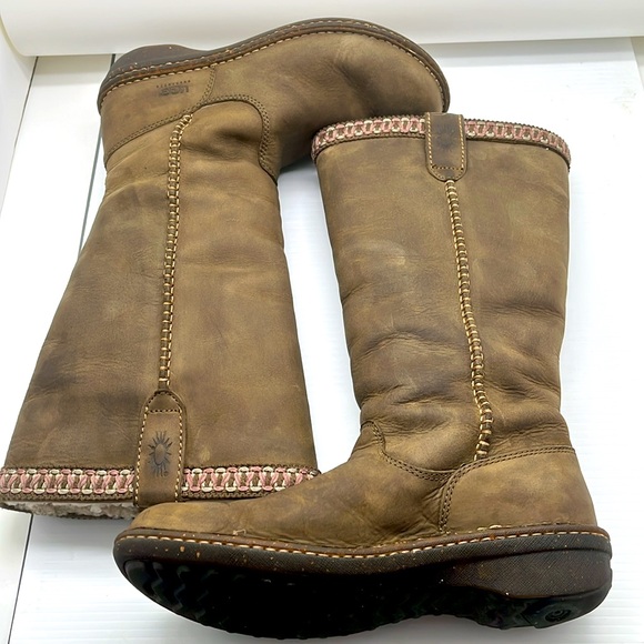 UGG Swell Leather Tall Boots Pull on Sheepskin Lining Brown Size 9 Western Boho - Picture 5 of 17